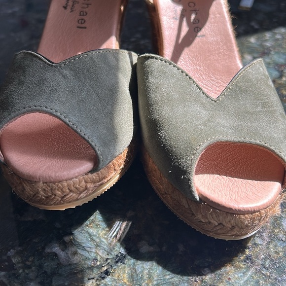 NWOT Eric Michael espadrille wedge. Olive green leather peep toe. Made in Spain. - Picture 11 of 11